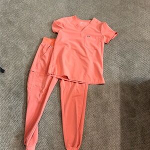 Figs Scrub Set. Coral